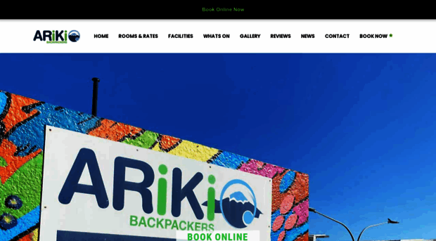 arikibackpackers.com