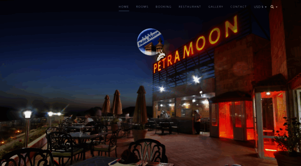 petramoonhotel.com