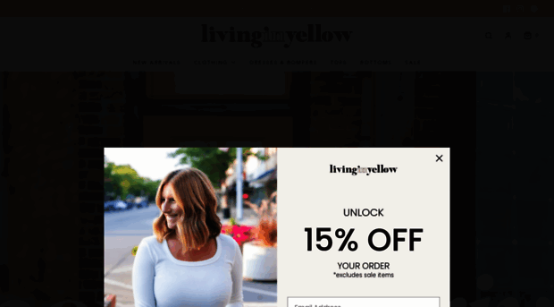 shoplivinginyellow.com