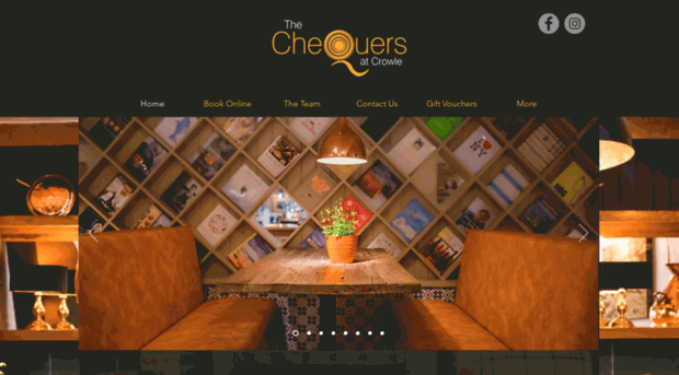 thechequersatcrowle.com